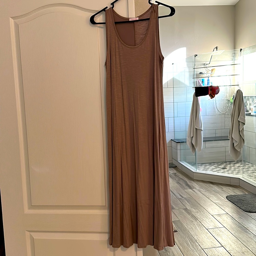 Pink Lily never worn Mauve jersey knit maxi style dress size medium